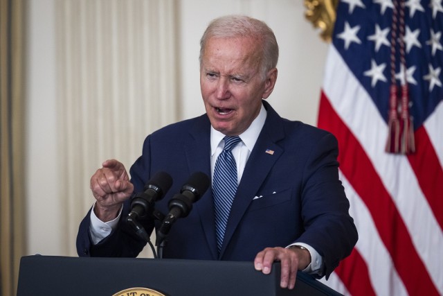 Prezydent Joe Biden podpisał ustawę zakładającą najwyższe dotychczas wydatki na ochronę klimatu