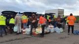 Kierowcy tirów utknęli w Anglii nie dojadą do domów na święta. Polacy na Wyspach przynoszą im jedzenie i środki czystości