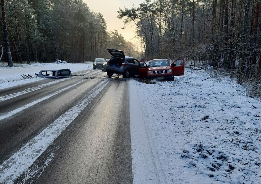 Wypadek na trasie Wołczkowo - Głębokie. Zderzyły się trzy samochody