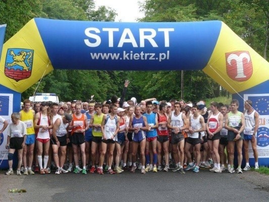 Sztafeta to kolejna impreza biegowa zainicjowana przez Andrzeja Wójtowicza. Najważniejszym biegiem organizowanym w Kietrzu jest Półmaraton Kietrz-Rohov.