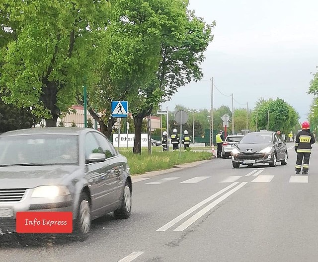 Wypadek na skrzyżowaniu ul. Klonowej i Powstańców Śląskich w Lublińcu 4.05.2019.