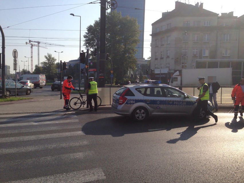 Potrącenie rowerzysty na rondzie Grzegórzeckiem.