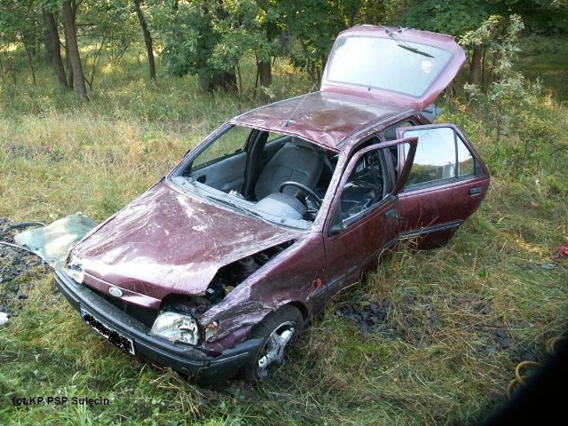 Tragiczny wypadek na wysokości Lemierzyc. Nie żyje kierowca forda fiesty.