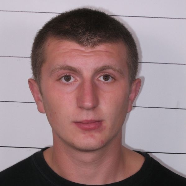 Kamil Wierzchowski ma 20 lat, jest mieszkańcem miejscowości w gminie Juchnowiec Kościelny. W niedzielę zaatakował mężczyznę, który zwrócił mu uwagę