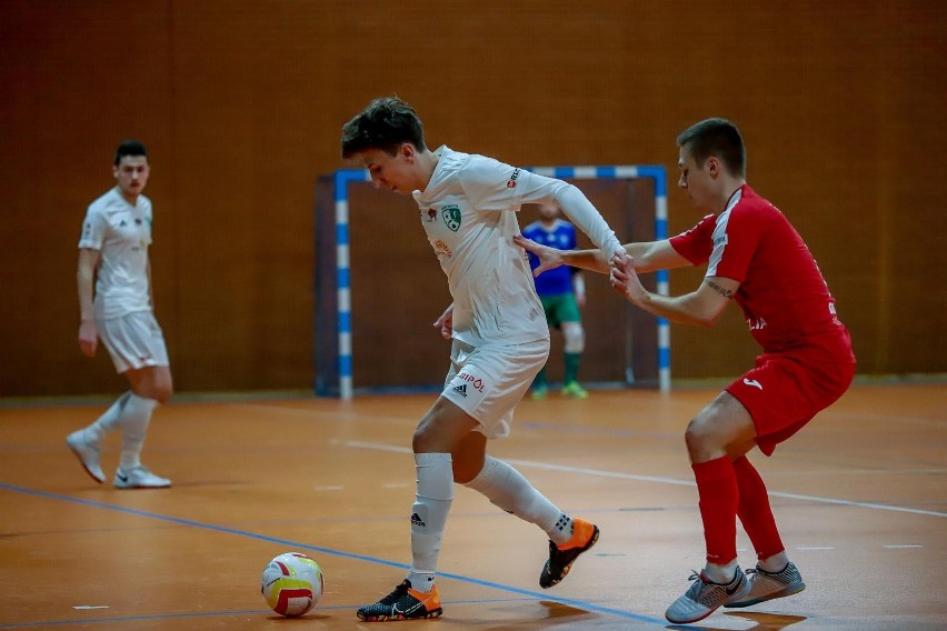 Futbalo Białystok (na biało) nie dało rady Widzewowi  Łódź