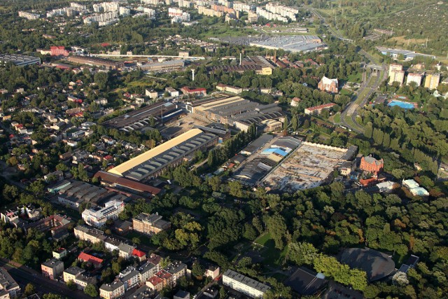 Park Dietla do 1945 r. był ogrodzony. Dziś wypoczywają tu mieszkańcy. Jest tu fontanna i siłownia.