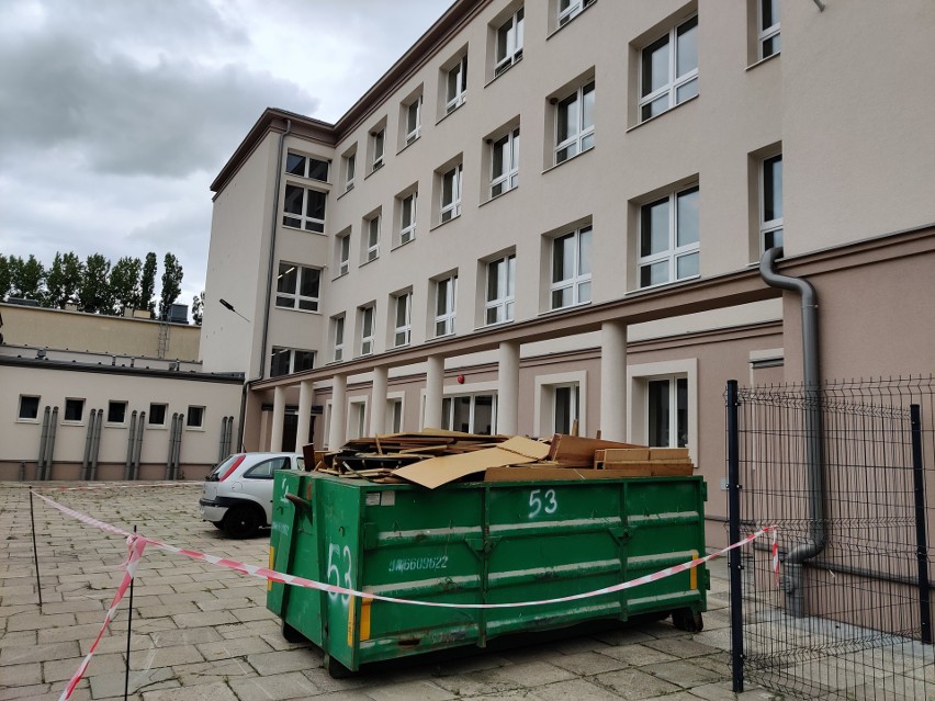 Spór o budynek SP nr 52 w Gdyni. Miało być publiczne liceum, będzie prywatne