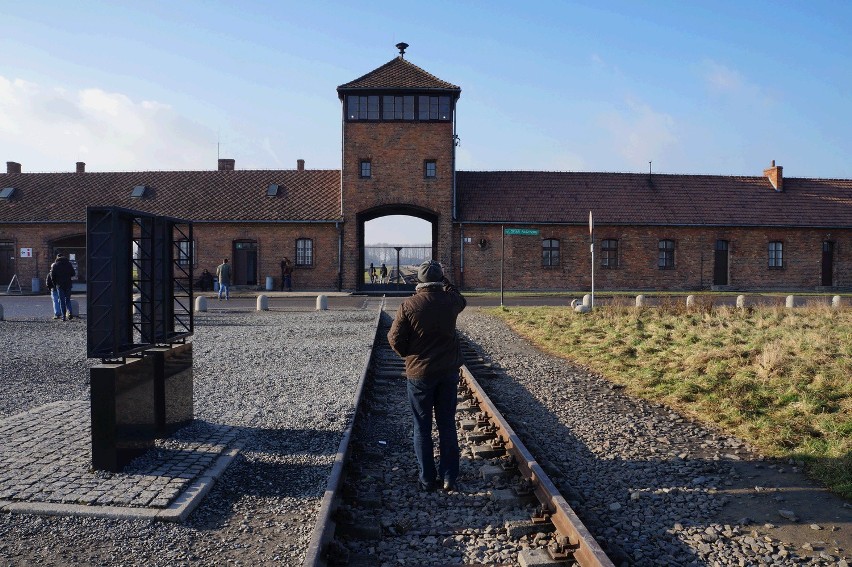 Młodzież uczy się w Auschwitz współpracy chrześcijan i Żydów [ZDJĘCIA]
