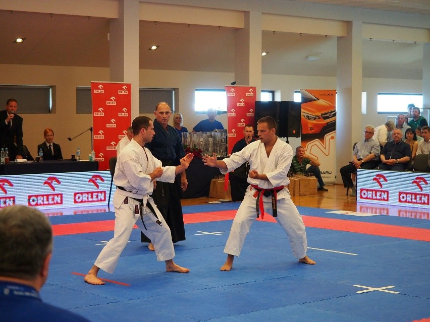 Srebrny medal karateki z Szarowa
