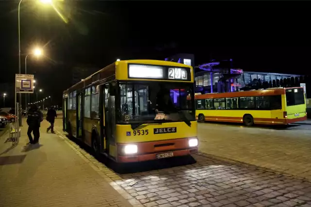 Nocne autobusy w dalszym ciągu będą odjeżdżały z ul. Petrusewicza (przystanek przy aquaparku)