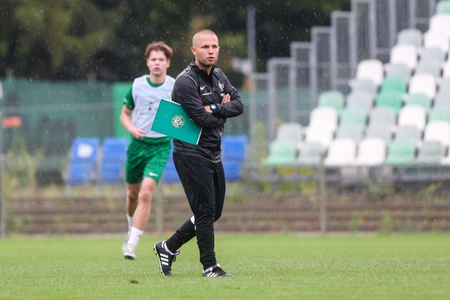 Dawid Szulczek jest przekonany, że w defensywie Warta nie będzie spisywać się w tym sezonie gorzej niż w poprzednim