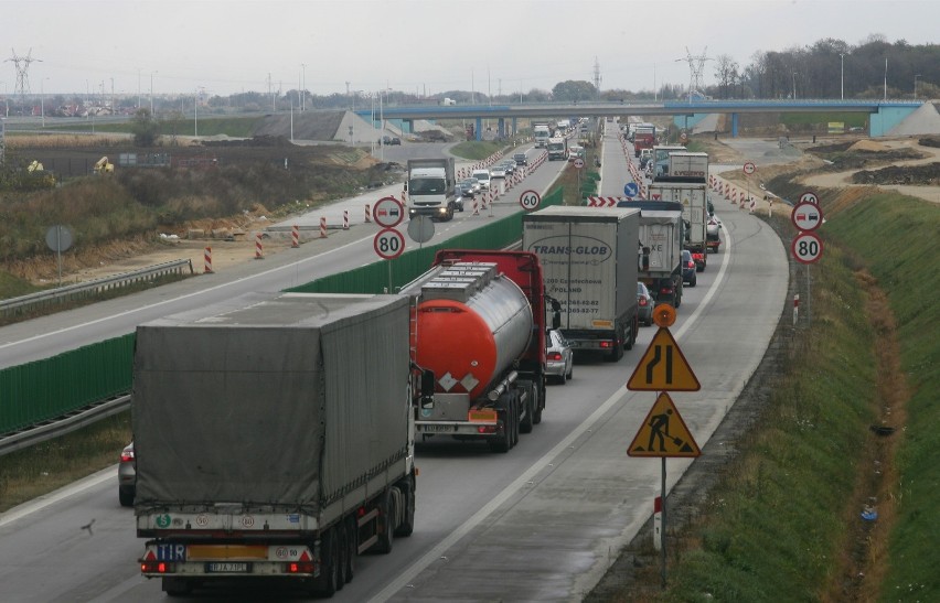 Kierowcy na autostradach tkwią w korkach. NIK wskazał winnego