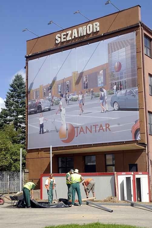 Prace wykonczeniowe centrum handlowego Jantar w Slupsku....