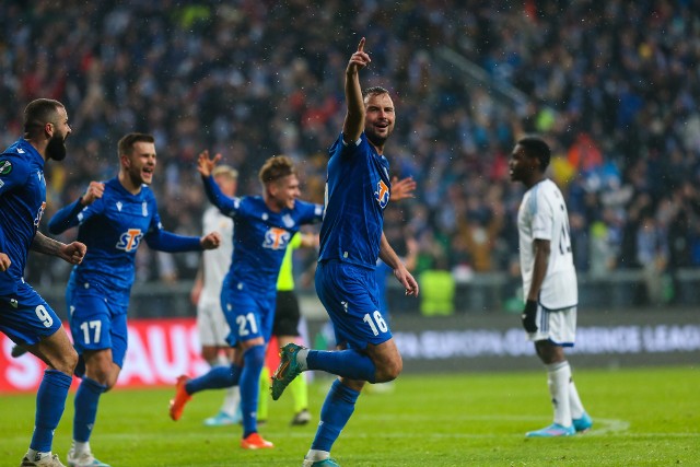 Lech Poznań pokonał na własnym stadionie szwedzkie Djurgarden 2:0. Awans do ćwierćfinału Ligi Konferencji Europy jest niemal przesądzony!