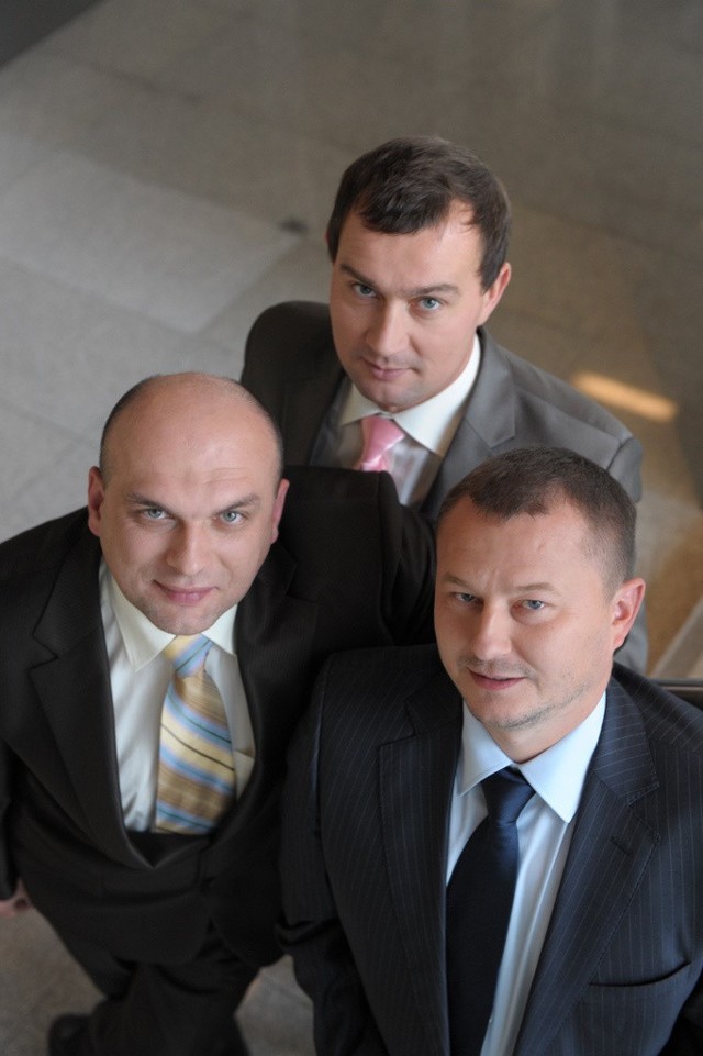 Spośród wielu do ścisłej czołówki dostali się: Dariusz Topolewski (prezes zarządu Oponeo.pl), Arkadiusz Kocemba (członek zarządu) oraz Ryszard Zawieruszyński (przewodniczący rady nadzorczej).