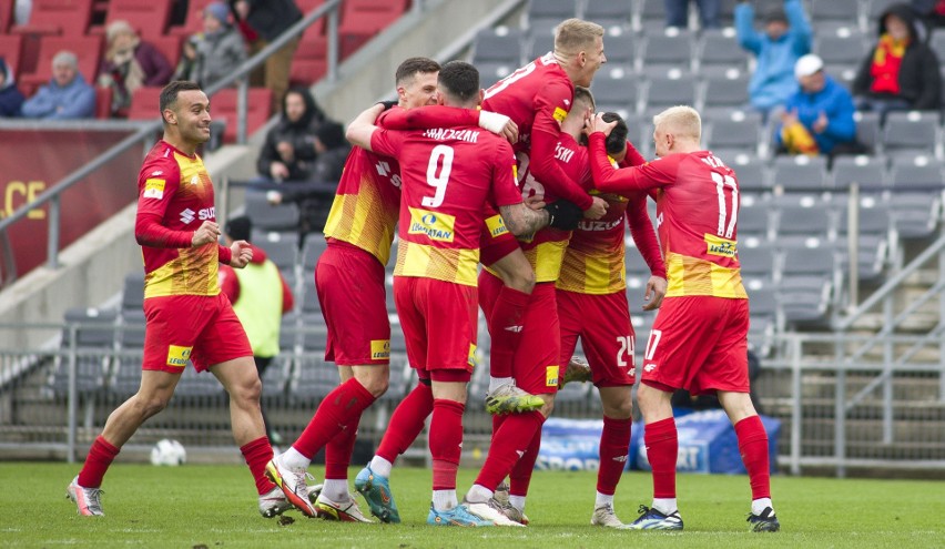 Trafił Białorusin, trafił Portugalczyk i Korona Kielce pokonała Zagłębie Sosnowiec 2:1 w meczu Fortuna 1 ligi. Zobacz zdjęcia 