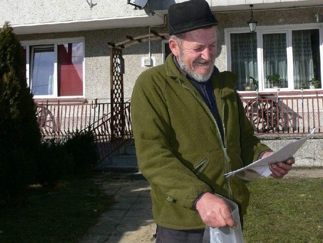 Jan Kotulski, sołtys Chmielowa nie kryje zadowolenia z faktu, że w centrum wsi zostanie zamontowana dodatkowa skrzynka nadawcza.