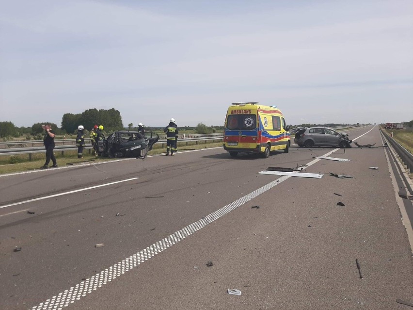 Dwie osoby zostały ranne po zderzeniu dwóch osobówek na A4 w...