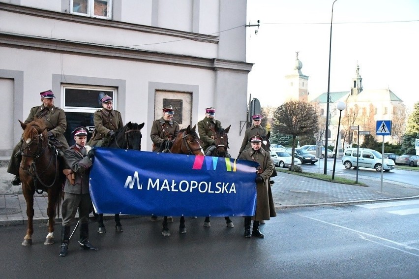 Miechów. Kawalerzyści upamiętnili 153. rocznicę urodzin Józefa Piłsudskiego