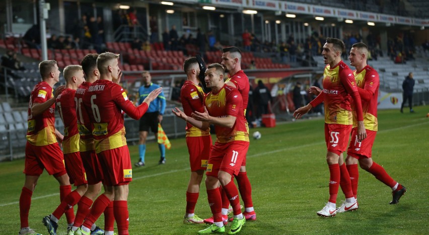 Fortuna 1 Liga. Korona Kielce pokonała na Suzuki Arenie Skrę Częstochowa 4:1. Ozdobą meczu gol Jacka Podgórskiego [ZDJĘCIA] 