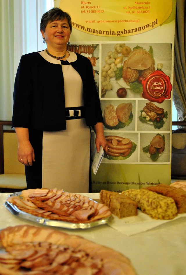 Marianna Wiktorowicz, prezes GS Baranów, w swojej masarni przeprowadziła kontrolę. Wędliny tam wyrabiane nie przekraczają norm