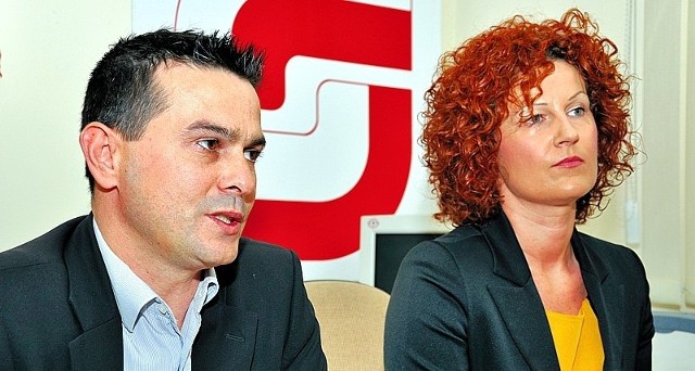Jolanta Konsek jest przeciwna jakimkolwiek koalicjom z Komitetem Tomasza Wantuły. Obok Grzegorz Mankiewicz, radny miejski sojuszu.