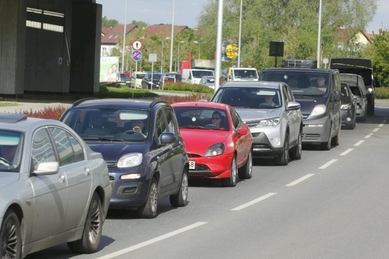 Ważne ulice miasta były zamknięte. Wszystko przez kolarzy (ZDJĘCIA)