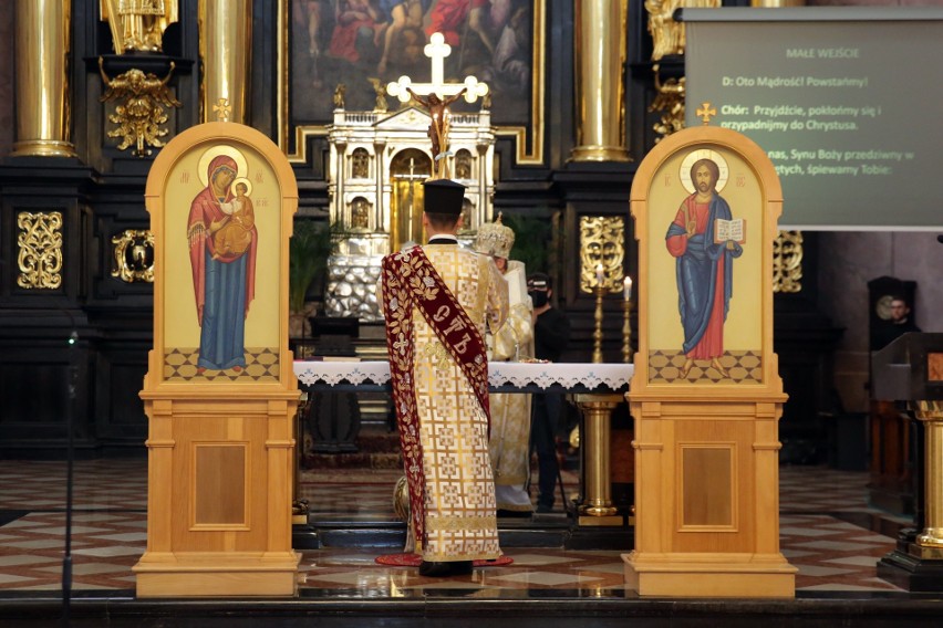 Uroczystości odsłonięcia pomnika bł. ks. Emiliana Kowcza rozpoczęło nabożeństwo w Archikatedrze Lubelskiej. Zobacz zdjęcia