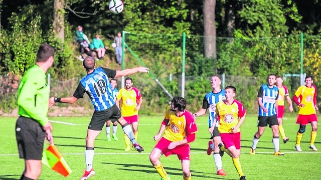 Płomień Limanowa (w żółtych strojach) od kilku tygodni utrzymuje bardzo dobrą dyspozycję