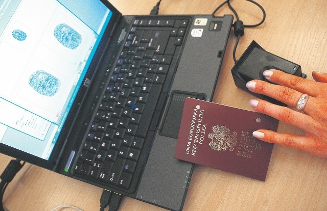 Odciski palców są sprawdzane również przy odbiorze paszportu