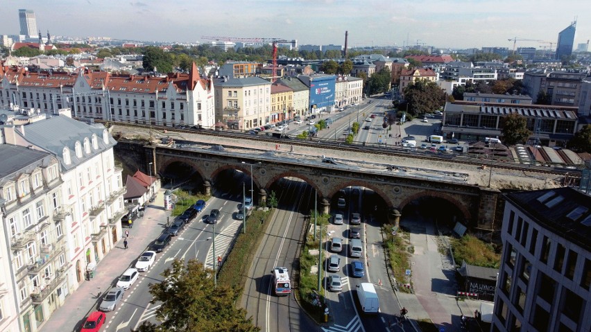Kraków. Przygotowują rozbiórkę wiaduktu na Grzegórzkach. Pasażerów i kierowców czekają utrudnienia [ZDJĘCIA] 