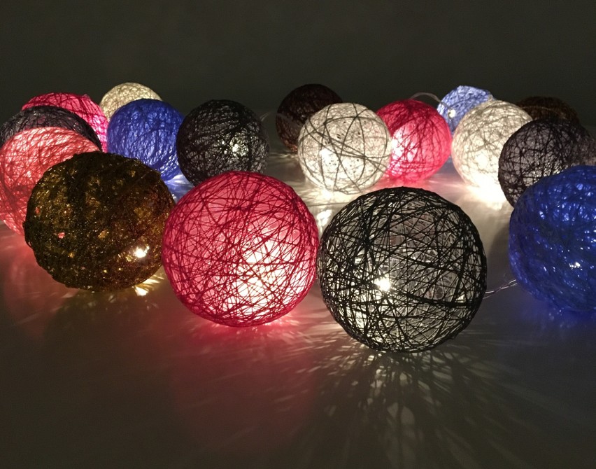 Ukończone cotton balls lights...