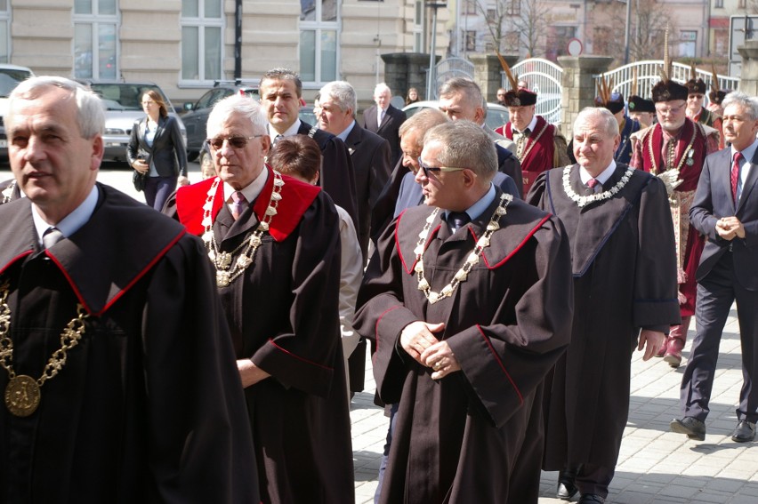 Gorlice. Cech Rzemiosł i Przedsiębiorczości ma nowy sztandar. Uroczyste poświęcenie w bazylice