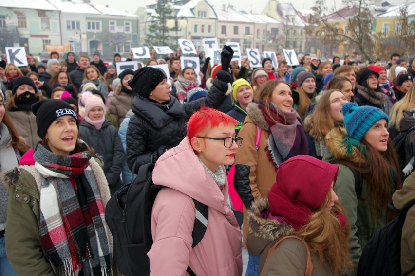 Eryk, jesteśmy z tobą! Wielkie serce na tarnobrzeskim rynku dla chorego chłopca