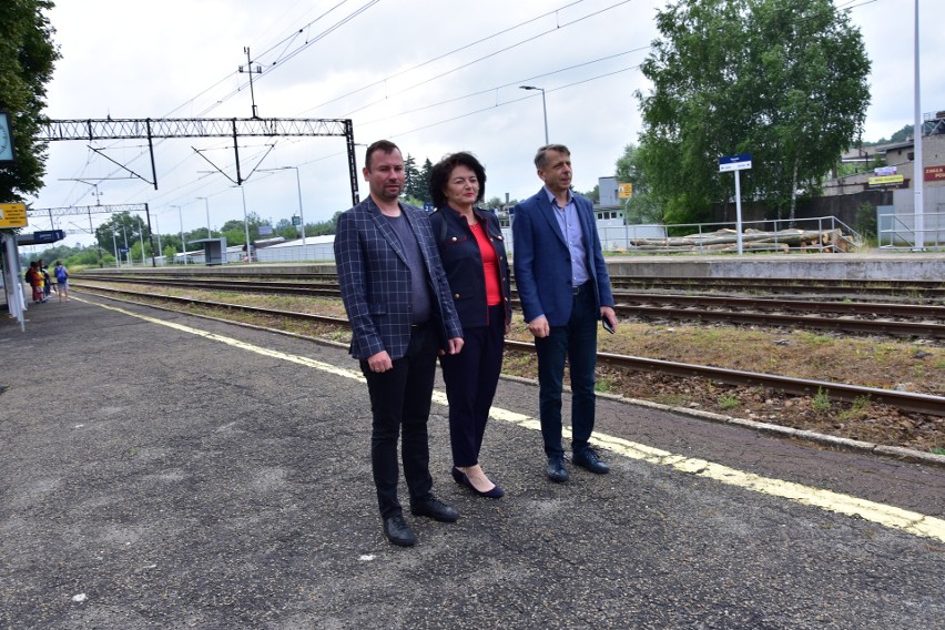 Gorlickie. Pierwszy kurs wakacyjnego pociągu Jasło-Krynica. Połączenie będzie w rozkładzie jazdy do 5 września [ZDJĘCIA]