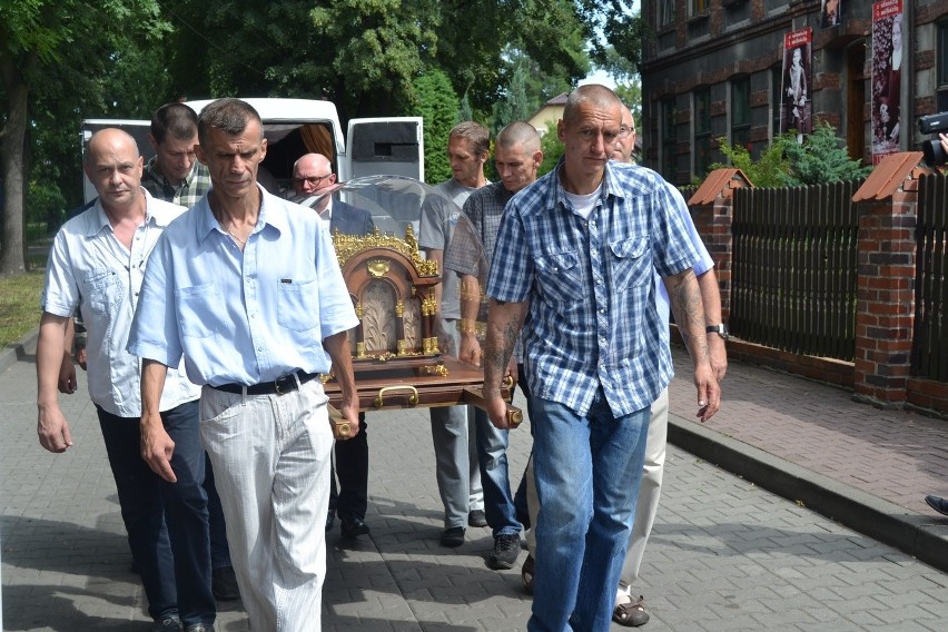 Światowe Dni Młodzieży: relikwie św. Teresy od Dzieciatka Jezus w Jaworznie [ZDJĘCIA]