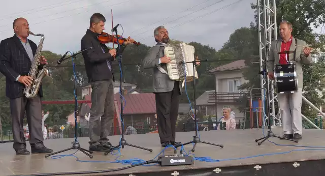 Zespoły muzyczne zagrały na festynie w Skrzyńsku.