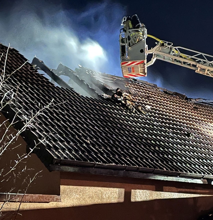 Pożar domu w Małujowicach niedaleko Skarbimierza wybuchł w...
