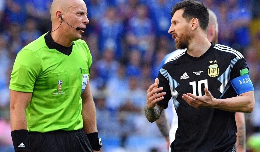 Na zdjęciu: Szymon Marciniak i Lionel Messi. Mecz Argentyna...
