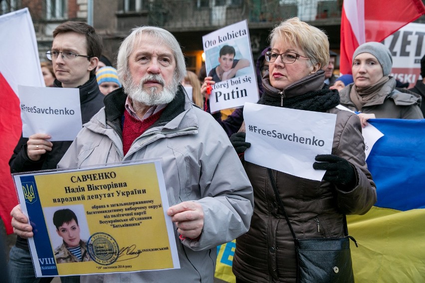 Kraków. Manifestacja pod rosyjskim konsulatem: "Uwolnić Nadię!" [ZDJĘCIA, WIDEO]