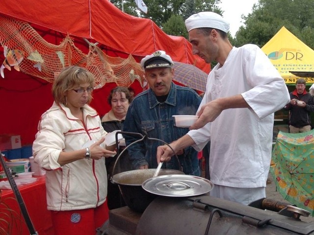 Podczas Święta Ryby atrakcją są nie tylko występy, ale i zakupy na rybnych straganach.  