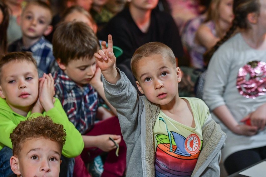 Profesor Pytalski i jego pokaz eksperymentów był jednym z...