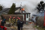 Pożar budynku przy ul. Kolonia Anielinki w Gdańsku 4.04.2022 r. Trwa zbiórka dla rodziny, która straciła dom w pożarze