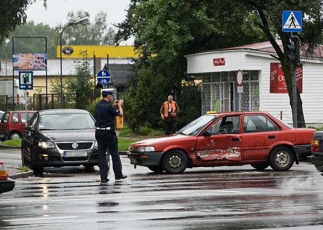 Kolizja na skrzyzowaniu ul. Tuwima - Kollątaja. Przez to zdarzenie bylo zakorkowe przez kilka godzin centrum Slupska.
