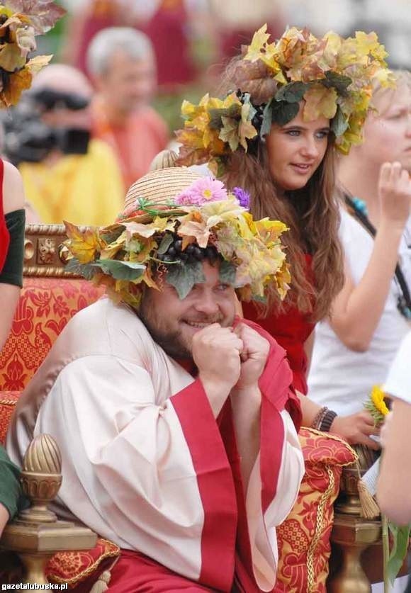 - Tyle atrakcji! - Bachus już zaciera ręce