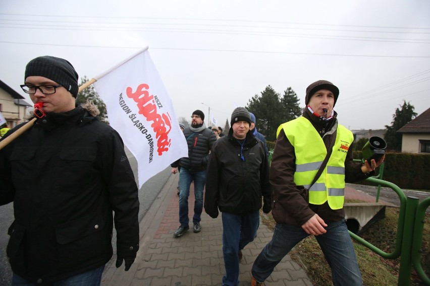 Górnicy kopalni Krupiński w Suszcu blokowali drogę...