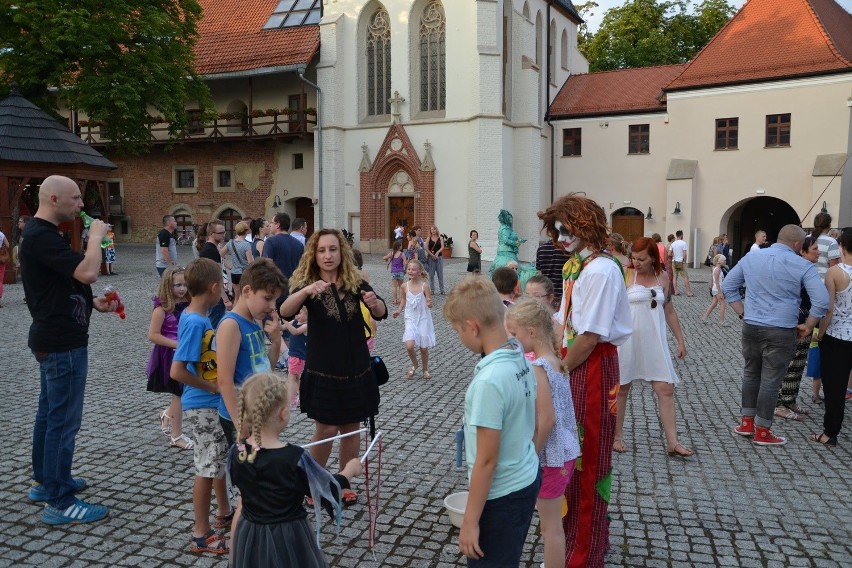 Nocy z Duchami zawsze towarzyszy świetna zabawa