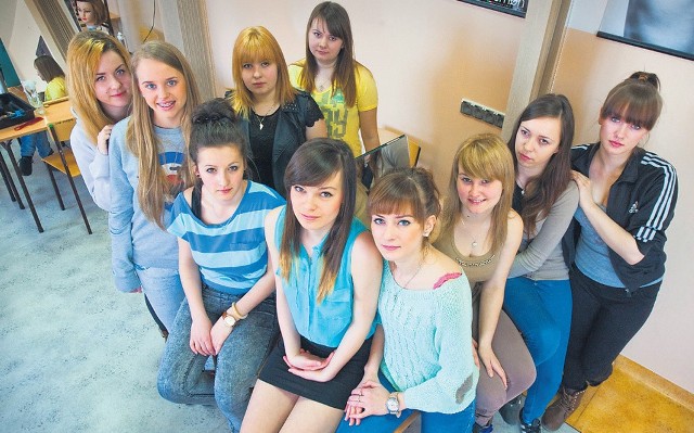 Dziesięć dziewczyn pojdzie do Anglii szlifować język i fryzjerskie umiejętności.