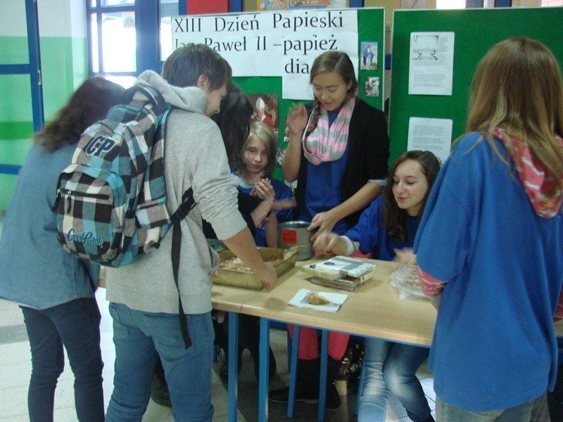 Uczniowie gimnazjum organizują akcje dla Tymka.
