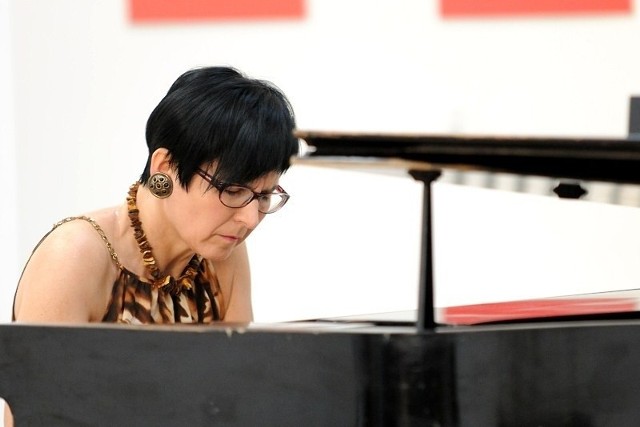 Wybitna pianistka, prof. Joanna Domańska wystąpi z recitalem w niedzielę, w gliwickiej Palmiarni Miejskiej.